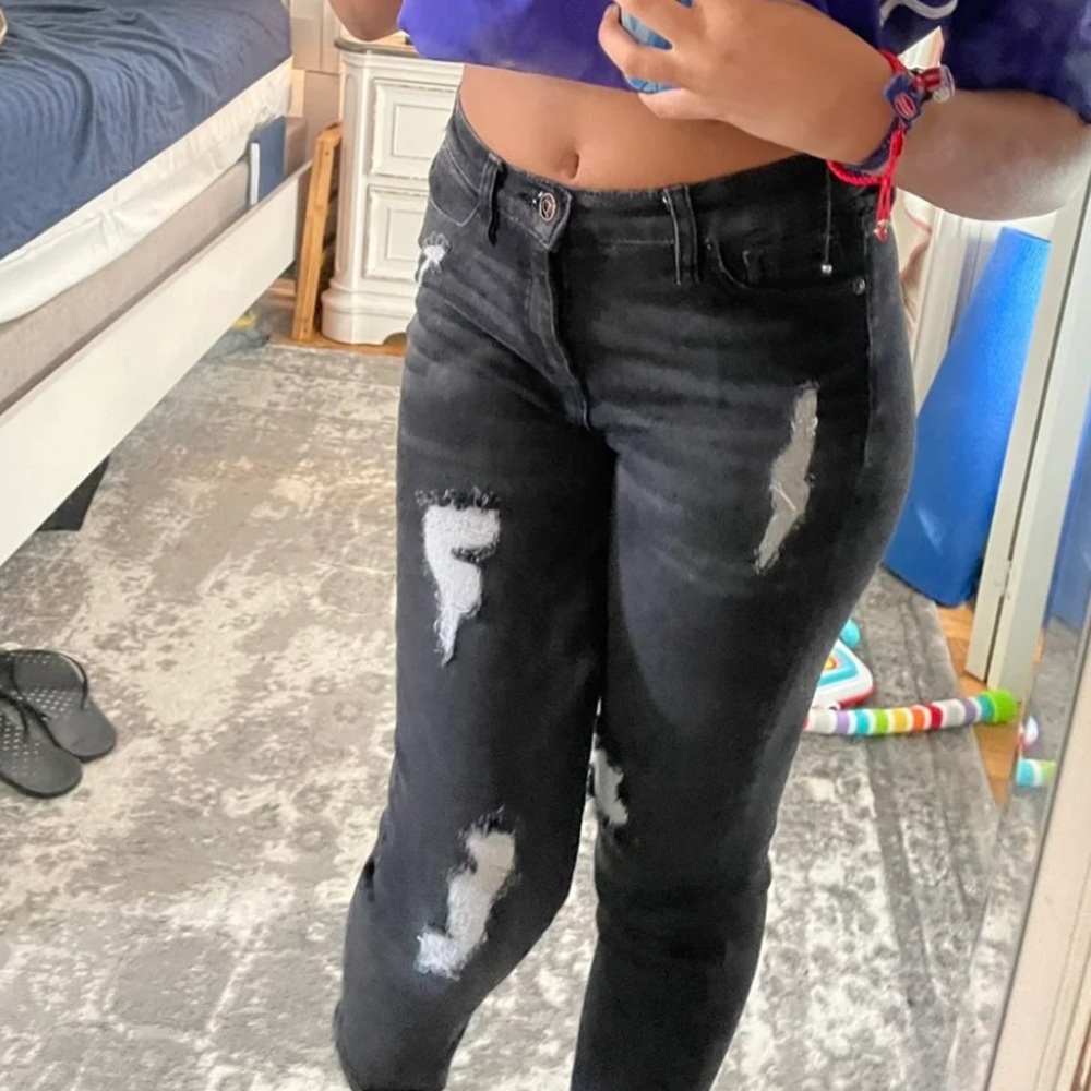 black ripped skinny jeans
